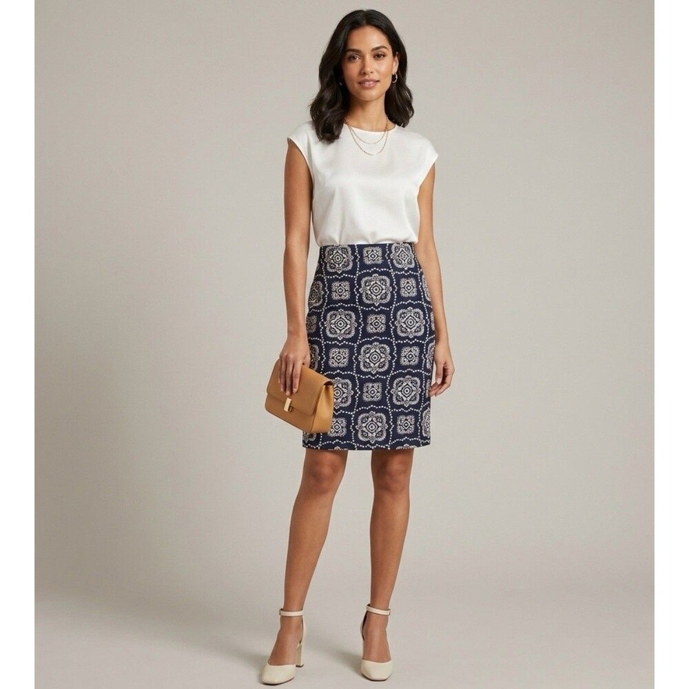 NWT Ann Taylor Navy Blue White Printed Straight Pencil Skirt Women’s Size 2P NEW